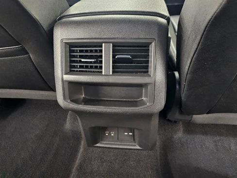 Used 2021 Volkswagen Atlas Cross Sport SE image 34