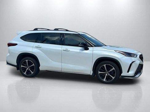 Used 2022 Toyota Highlander XSE FWD image 4