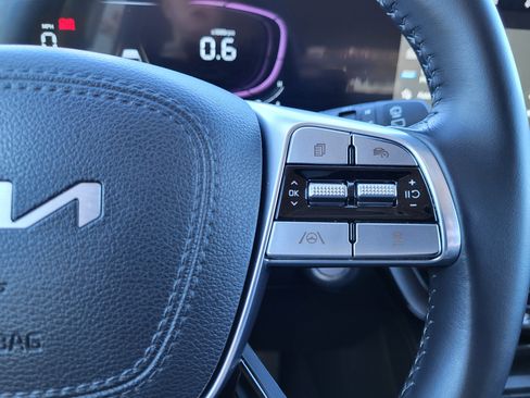 Used 2024 Kia Telluride EX w/ EX Captain's Chair Package image 21