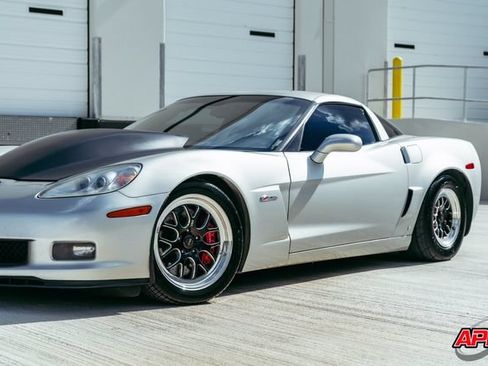 Used 2006 Chevrolet Corvette Z06 w/ Preferred Equipment Group RWD image 41