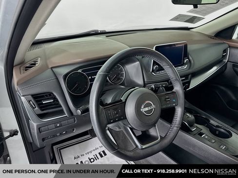 Used 2023 Nissan Rogue SV w/ SV Premium B Package FWD image 9