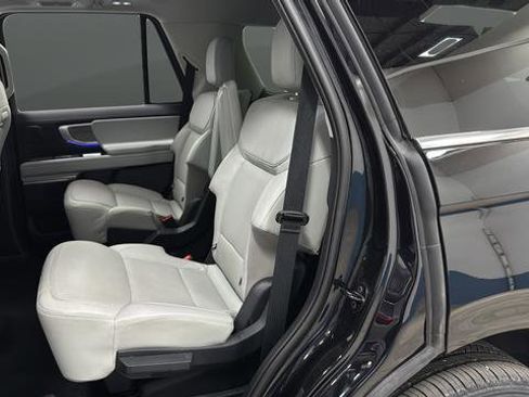 Used 2025 Ford Expedition Platinum w/ Driver's Package image 22