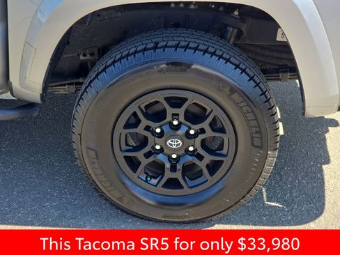Used 2022 Toyota Tacoma SR5 w/ Technology Package AWD/4WD image 39