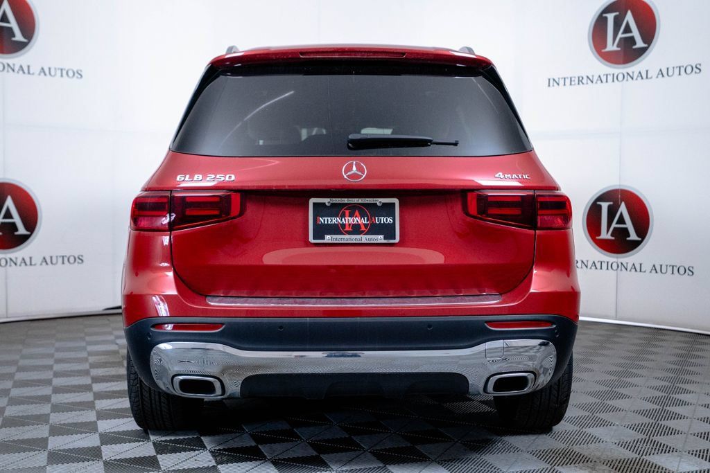 Used 2026 Mercedes-Benz GLB 250 4MATIC image 7