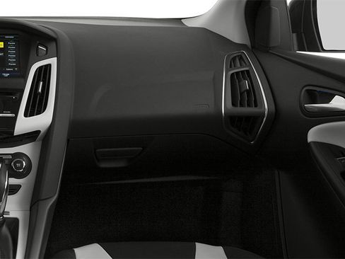 Used 2014 Ford Focus SE w/ Equipment Group 201A FWD image 17
