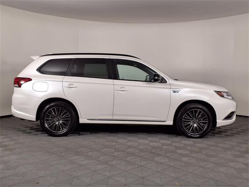 Used 2022 Mitsubishi Outlander LE image 33