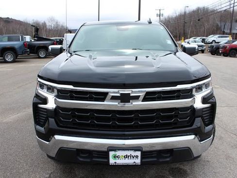 Used 2024 Chevrolet Silverado 1500 LT image 2