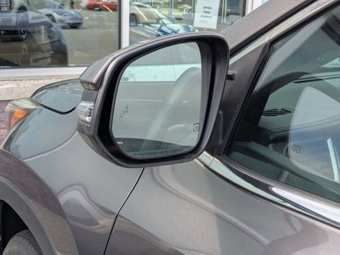 Used 2017 Toyota Highlander SE w/ Carpet Mat Package image 13