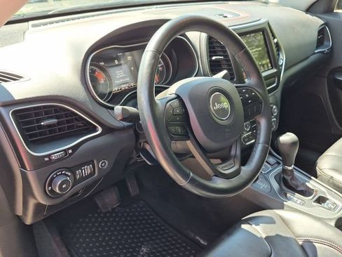 Used 2019 Jeep Cherokee Trailhawk w/ Comfort/Convenience Group AWD/4WD image 12
