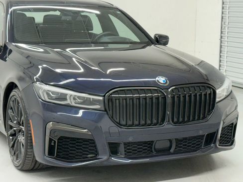 Used 2022 BMW 750i xDrive w/ Luxury Rear Seating Package image 10