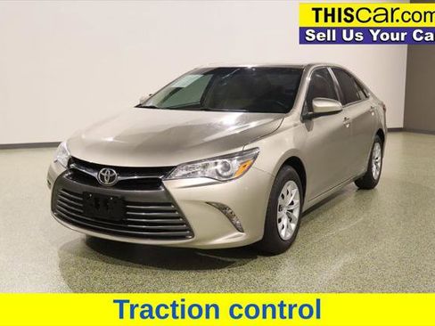 Used 2017 Toyota Camry LE FWD image 3