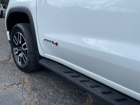 Used 2025 GMC Sierra 1500 AT4 w/ AT4 Premium Package AWD/4WD image 14