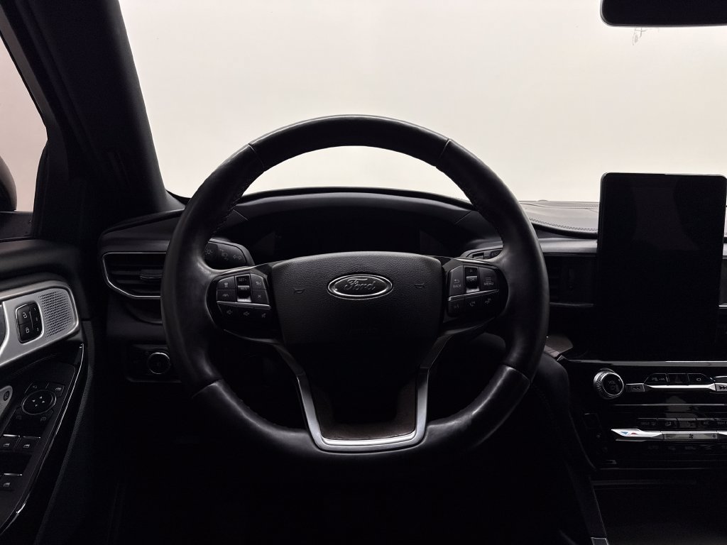 Used 2023 Ford Explorer Platinum AWD/4WD image 17