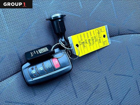 Used 2021 Toyota RAV4 XLE image 14