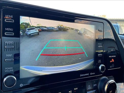 Used 2022 Toyota Highlander LE FWD image 26