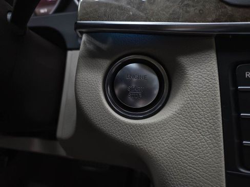 Used 2016 Mercedes-Benz E 350 Sedan image 25