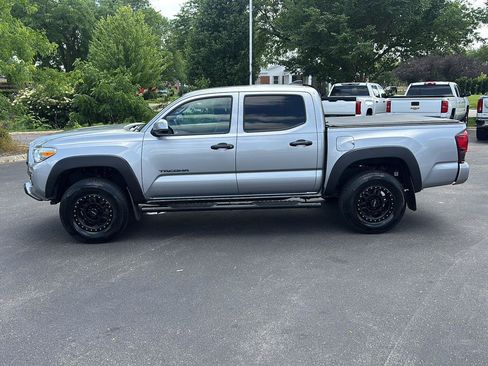 Used 2020 Toyota Tacoma SR AWD/4WD image 16