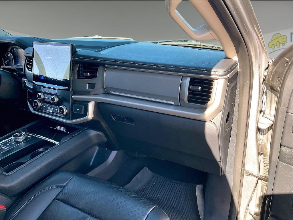 Used 2024 Ford Expedition XLT AWD/4WD image 12