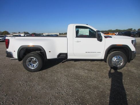 New 2026 GMC Sierra 3500 SLE image 3