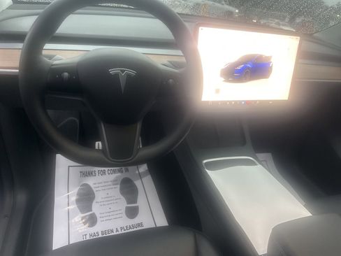 Used 2023 Tesla Model Y Performance image 9