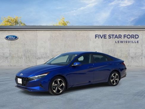 Used 2023 Hyundai Elantra SEL w/ Convenience Package FWD image 4