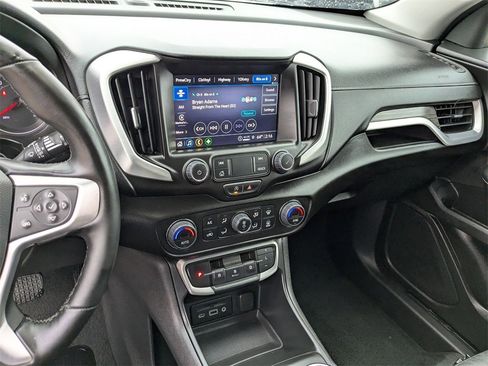 Used 2024 GMC Terrain SLT image 21