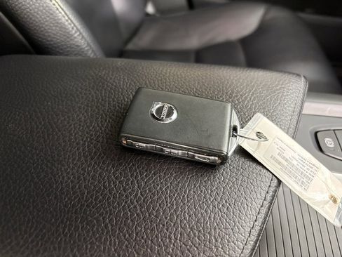 Used 2018 Volvo XC60 T6 Momentum w/ Vision Package image 43