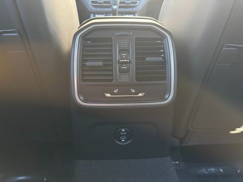 Certified 2025 Porsche Macan image 24