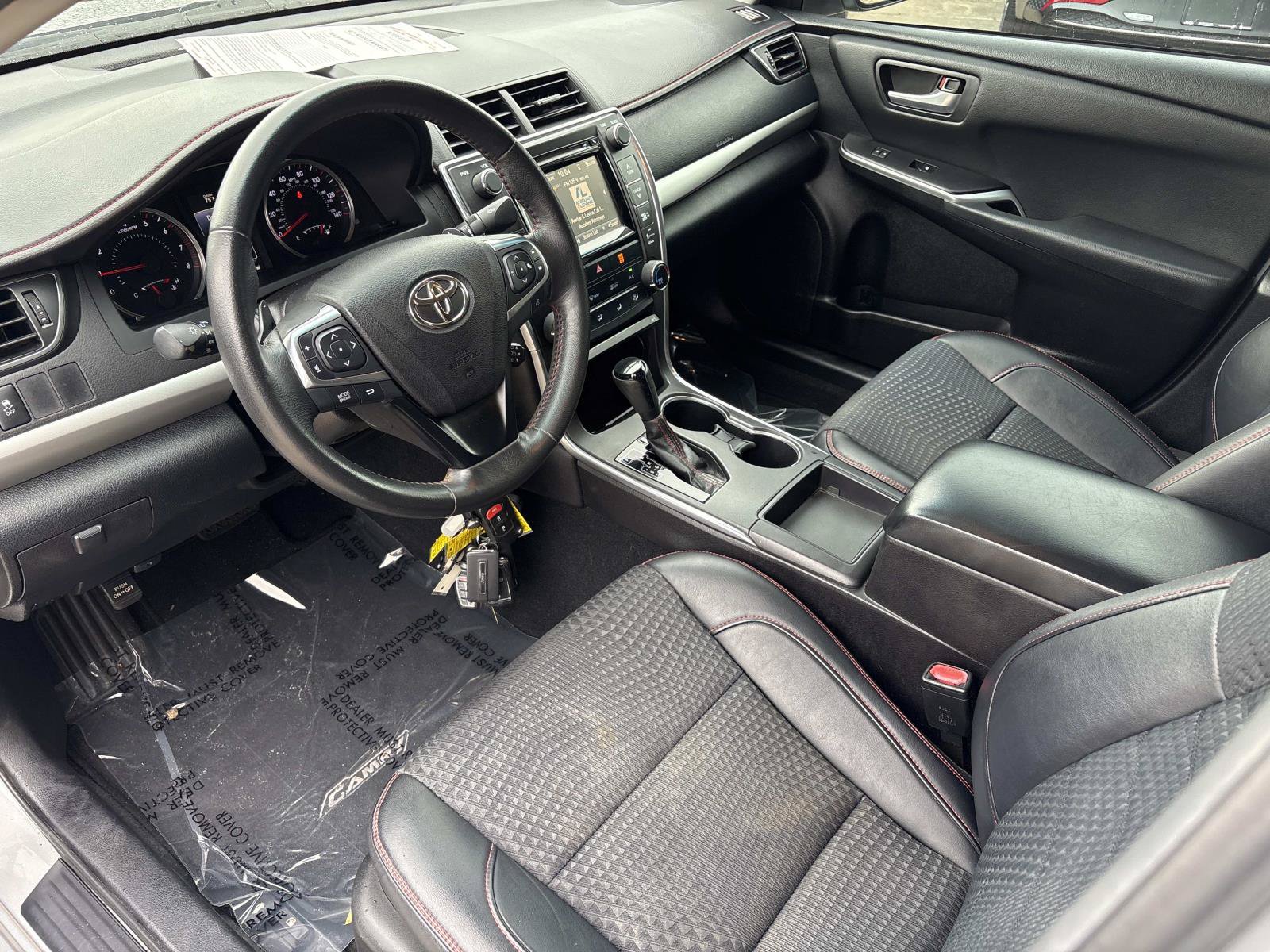 Used 2015 Toyota Camry SE w/ Moonroof Package FWD image 22
