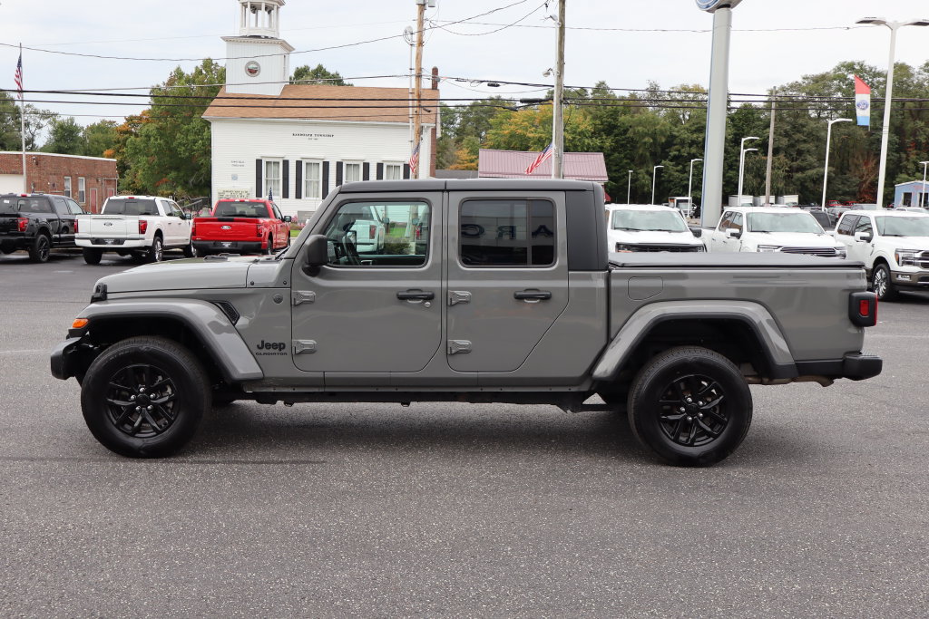 Used 2022 Jeep Gladiator Sport AWD/4WD image 16