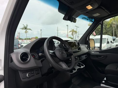 Used 2025 Mercedes-Benz Sprinter 2500 image 11
