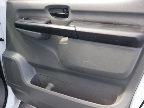 Used 2019 Nissan NV 3500 SV RWD image 11