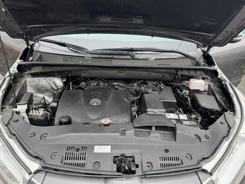 Used 2019 Toyota Highlander XLE image 14