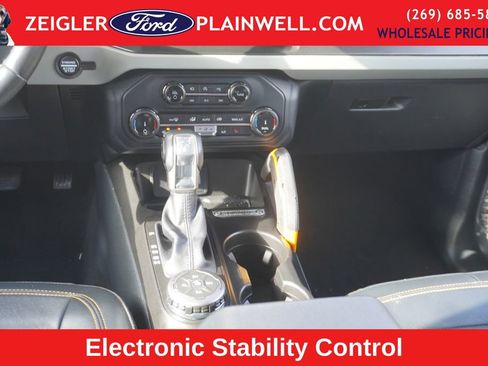 Used 2022 Ford Bronco Badlands image 15