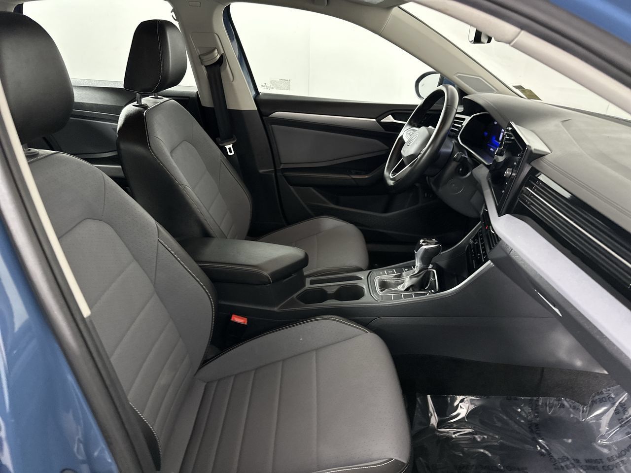 Used 2025 Volkswagen Jetta SE FWD image 17