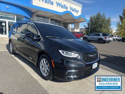 Used 2022 Chrysler Pacifica Touring-L