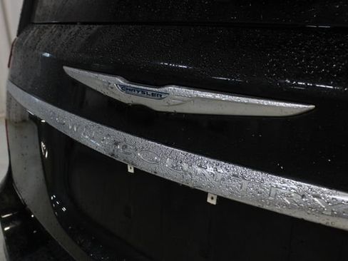 Used 2014 Chrysler Town & Country Touring-L w/ Driver Convenience Group image 27