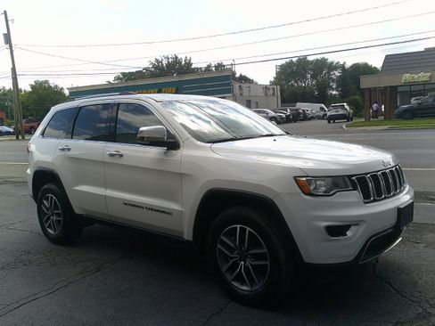 Used 2022 Jeep Grand Cherokee Limited AWD/4WD image 11