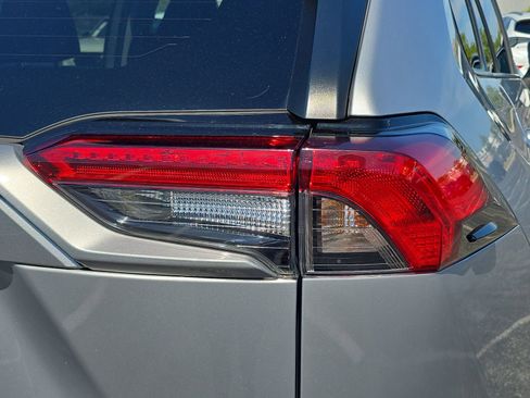 Used 2020 Toyota RAV4 XLE w/ Convenience Package AWD/4WD image 8
