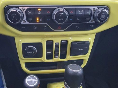 New 2023 Jeep Gladiator Sport image 16