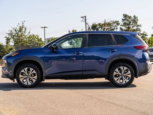 Used 2023 Nissan Rogue SV FWD image 4
