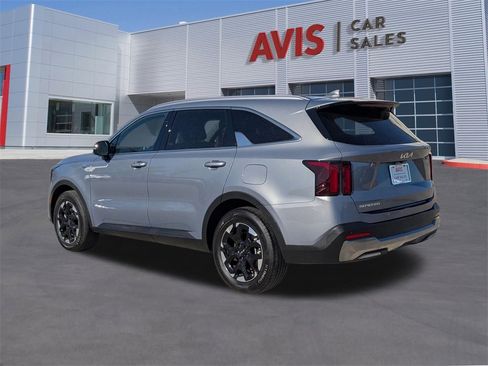 Used 2024 Kia Sorento S image 7