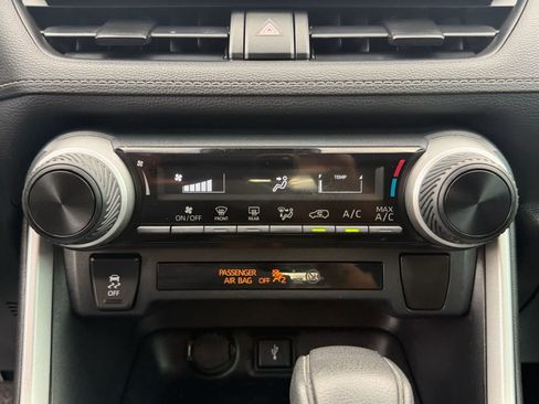 Used 2020 Toyota RAV4 LE w/ Carpet Mat Package FWD image 31