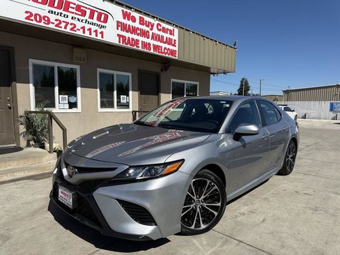 Used 2019 Toyota Camry SE FWD image 7