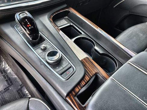 Used 2023 Cadillac Escalade Premium Luxury RWD image 22