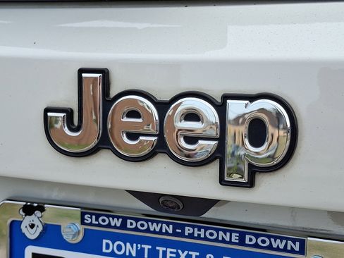 Used 2023 Jeep Renegade Latitude image 28