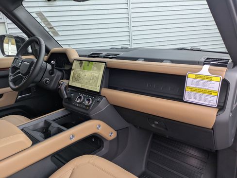 New 2026 Land Rover Defender 130 X-Dynamic SE AWD/4WD image 30