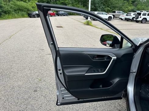 Used 2021 Toyota RAV4 SE w/ Weather & Moonroof Package AWD/4WD image 25