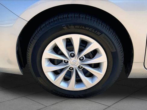 Used 2017 Toyota Camry LE FWD image 10