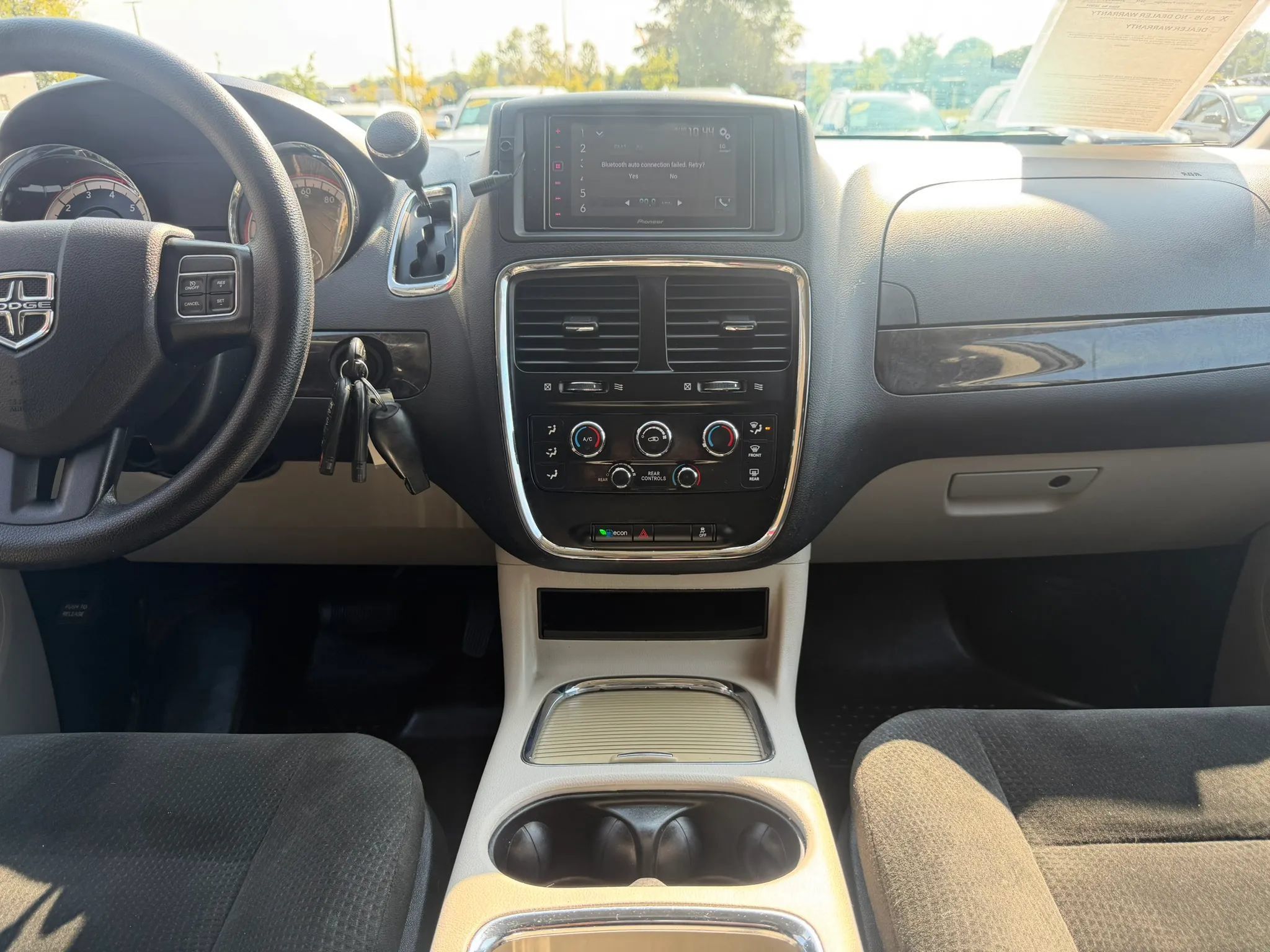 Used 2016 Dodge Grand Caravan SXT FWD image 10